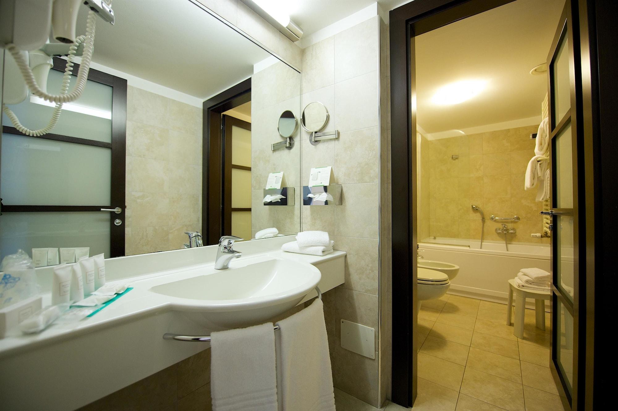 Western Crystal Palace Hotel 4*