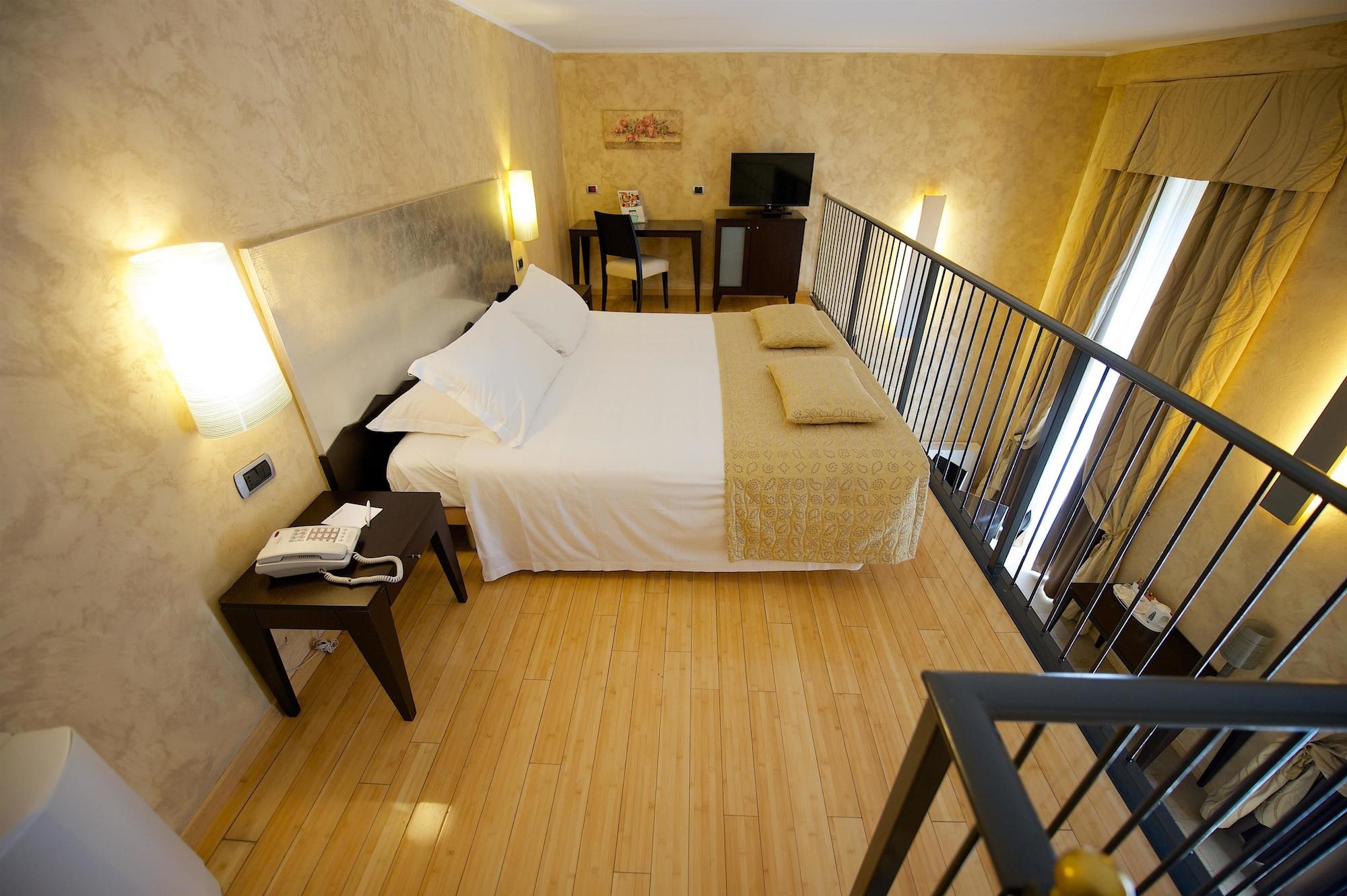 Western Crystal Palace Hotel