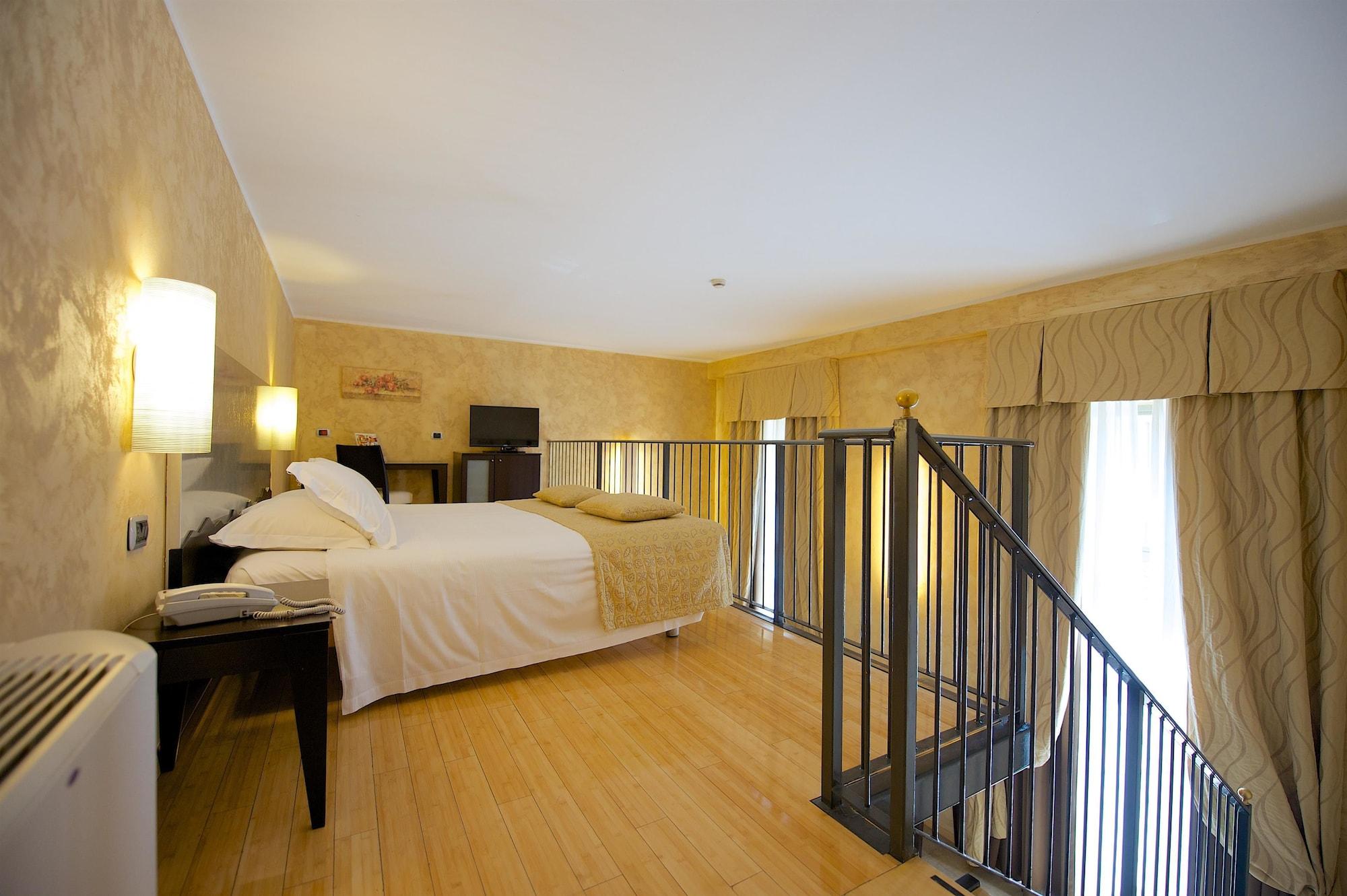 Hotel Western Crystal Palace 4*